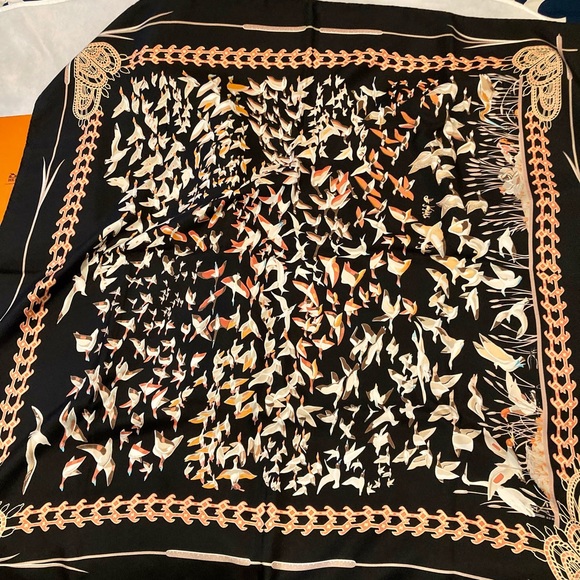 Hermes Libres Comme L'Air Hermes silk scarf - Picture 13 of 16